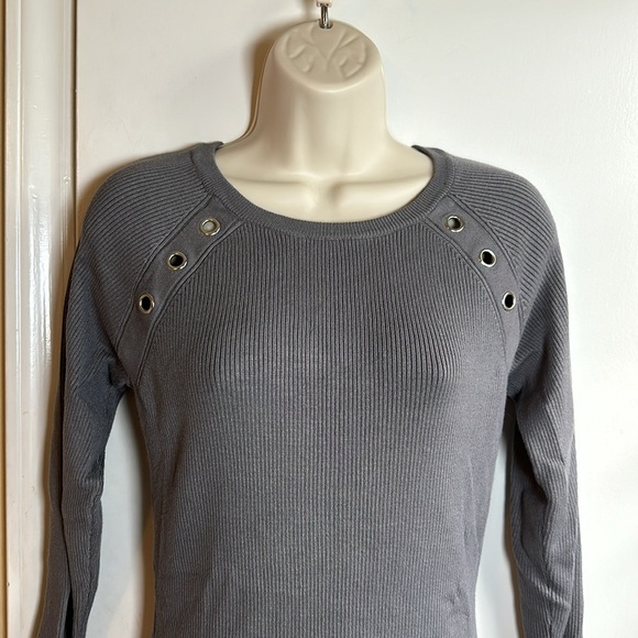 New York and Company sweater three-quarter sleeves - Picture 2 of 7